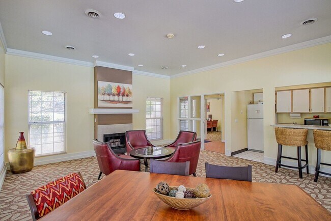 Foto del edificio - 4600 Forest Hills Ln
