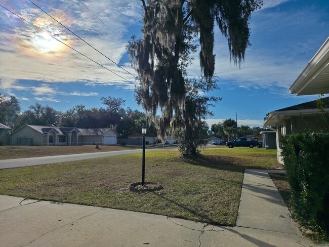 Foto del edificio - Freshly Updated 2/1 House with Garage in Deltona!