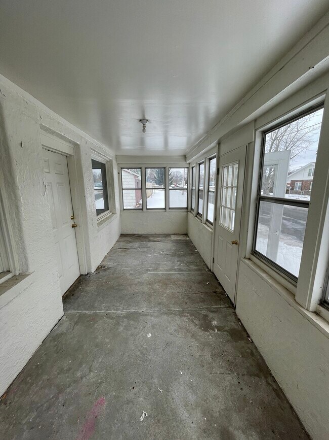 Building Photo - 1312 E Rouse Ave