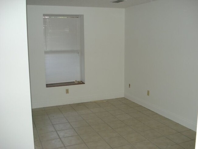 Foto del edificio - One bed APT, south of downtown, available ...