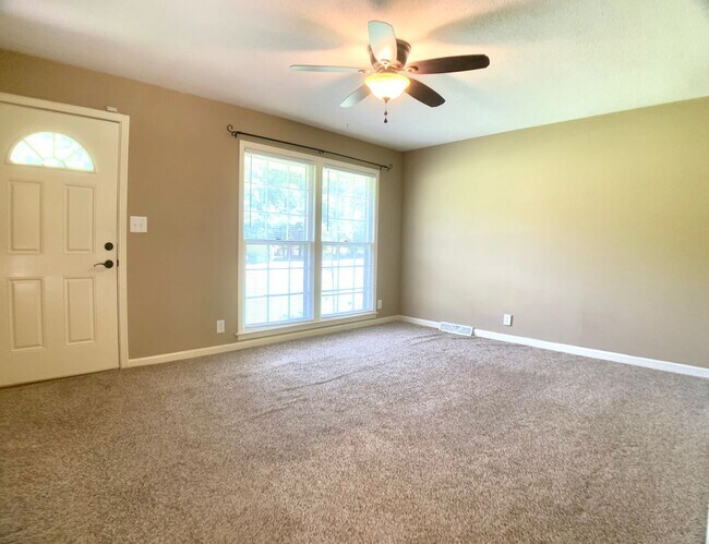 Foto del edificio - 339 Lake Ct Dr