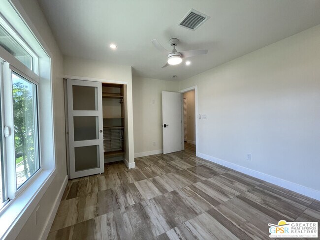 Building Photo - 372 E Molino Rd