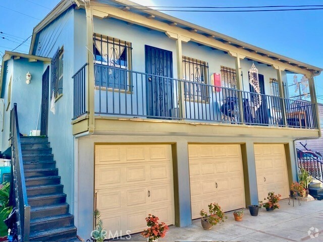 Building Photo - 644 W 40th Pl