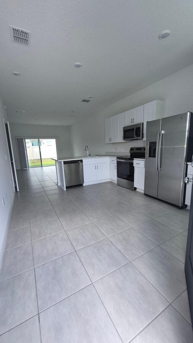 Building Photo - 3064 Skyline Lp