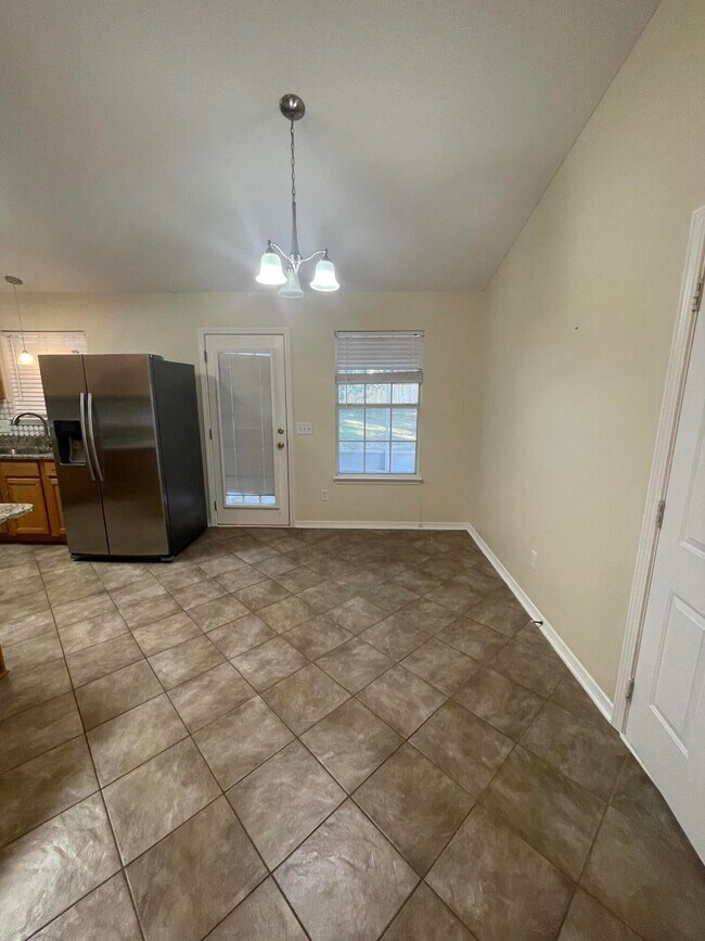 Building Photo - 105 Steeplechase Dr