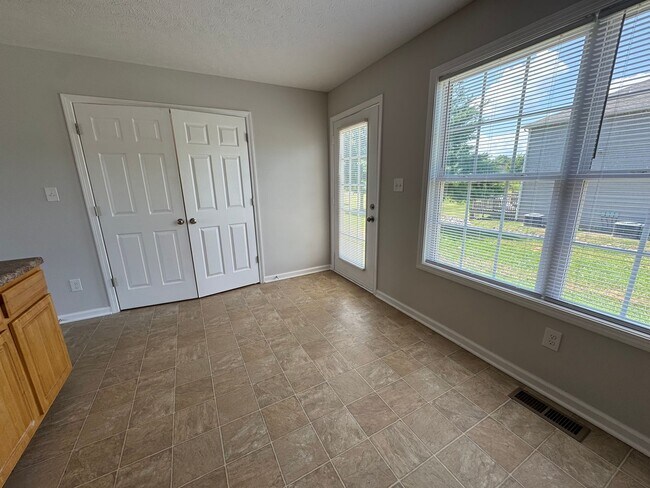 Foto del edificio - Newly Renovated 3BR 2BA home close to GM, ...
