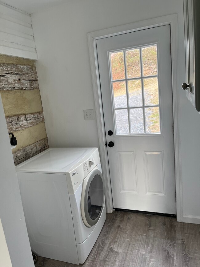 Building Photo - 735 Weverton Rd