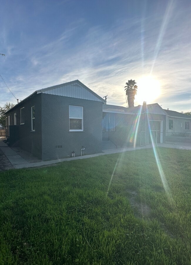 Building Photo - 1235 Roxbury Dr