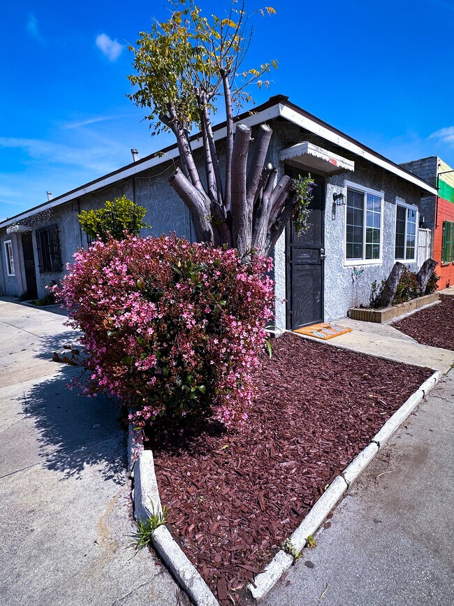 2573 Tweedy Blvd Unit 1, South Gate, CA 90280 Apartments in South