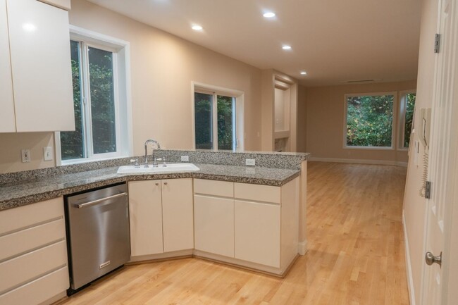 Foto del edificio - 2Bd/2.5Ba Mercer Island Condo