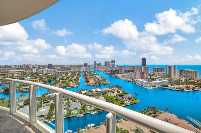 Building Photo - 21200 Point Pl