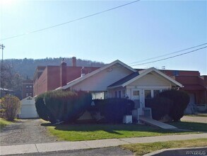 Building Photo - 172 Wellsville St