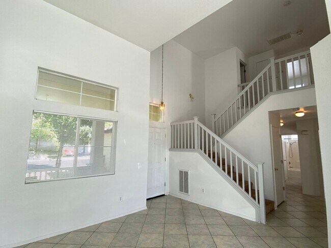 Foto del edificio - Large Four Bed, Three Bath Home with a Pool