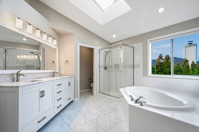 Building Photo - Spacious 5 Bedroom 3 Bath Home w/ 3-Car Garage and New Updates!