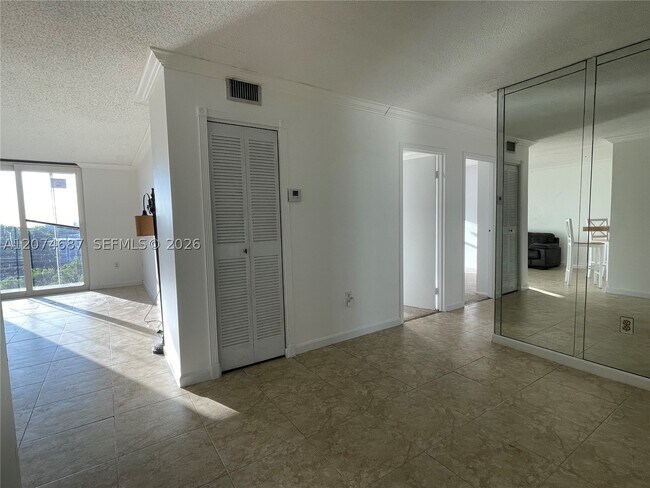 Foto del edificio - 16851 NE 23rd Ave