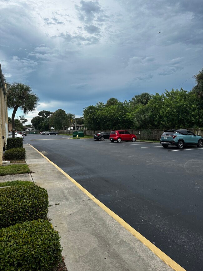 Foto del edificio - 1225 N Wickham Rd