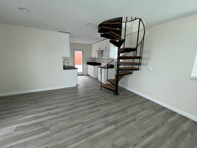 Building Photo - 945 Montgomery Dr