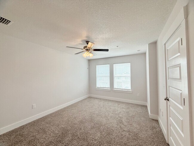 Foto del edificio - Stunning Townhome – Prime Pensacola Location