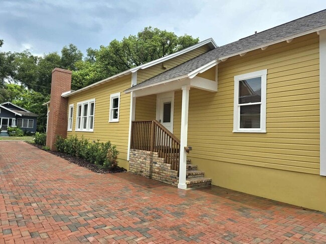 Building Photo - Lakeland's Historic District: 3 Bed/2 Bath