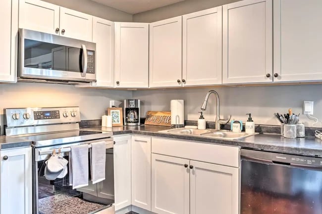 Kitchen - 2460 Bond St