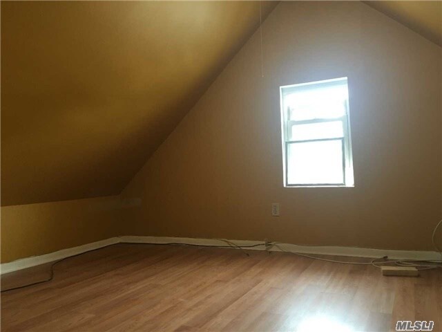 Foto del edificio - 48-46-48207 207th St