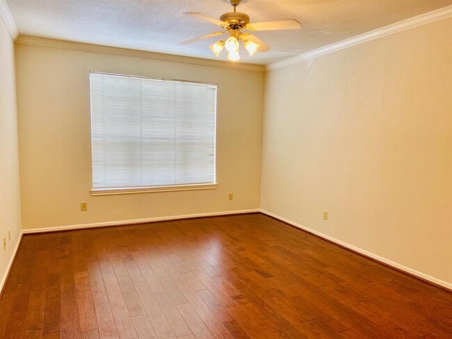 Building Photo - 2255 Braeswood Park Dr