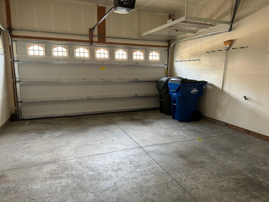 Primary Photo - 3 Bedroom Townhome in Wakefield