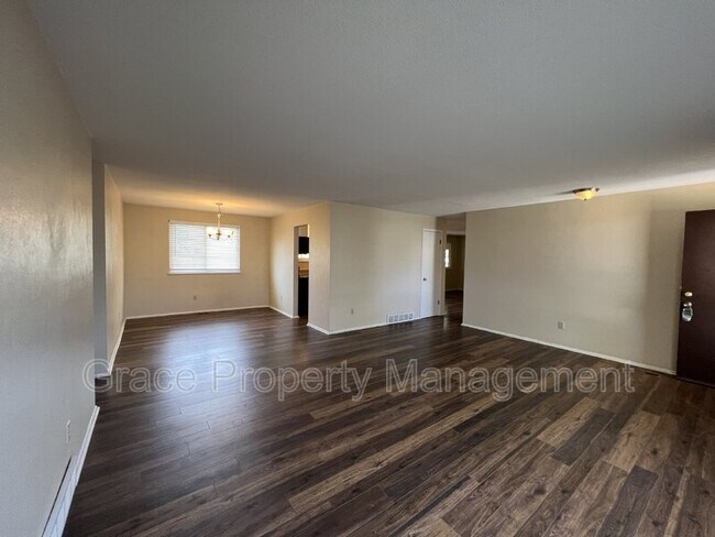 Building Photo - 11565 Monroe St