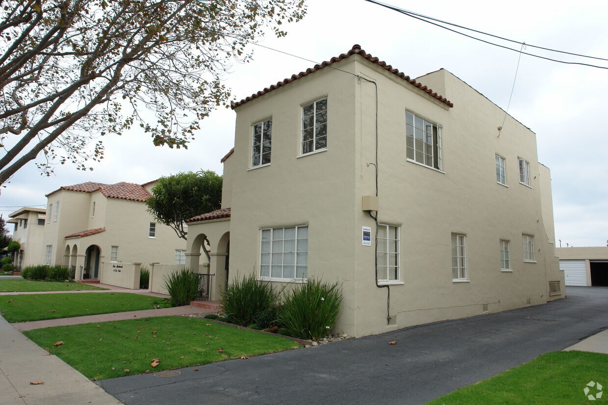 Building Photo - Serra Apartments
