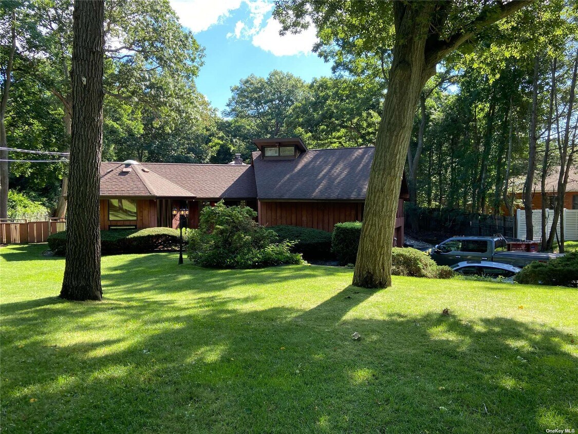 179 Candlewood Path, Dix Hills, NY 11746 House Rental in Dix Hills