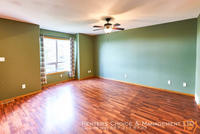 Building Photo - Pet Friendly Uplands Townhouse near Schools!