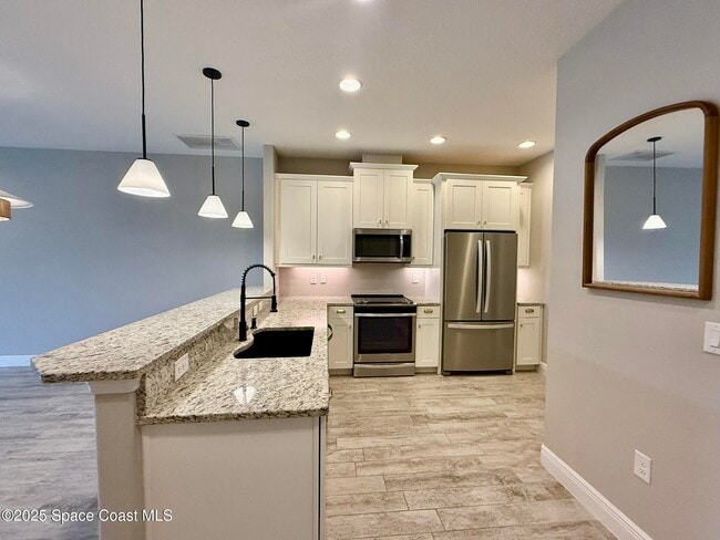 Foto del edificio - 7634 Loren Cove Dr