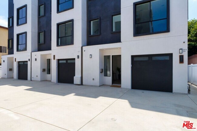 Foto del edificio - 4830 Pickford St