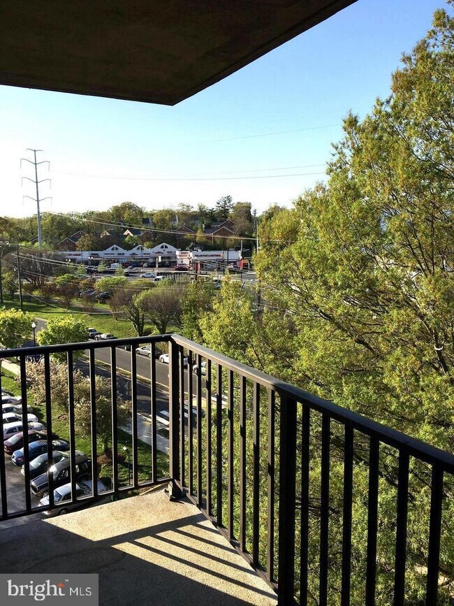 Foto del edificio - 4600 S Four Mile Run Dr