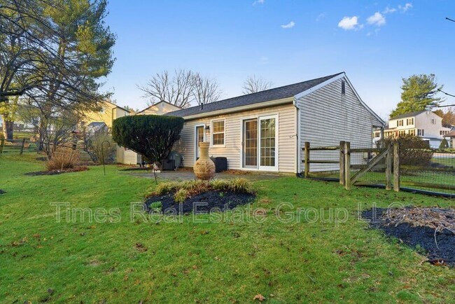 Foto del edificio - 136 Brookfield Ct