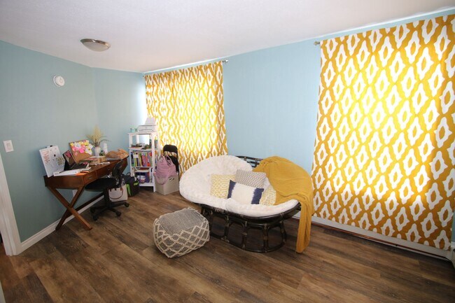 Building Photo - Newly Upgraded 3 Bedroom Home in East Anch...