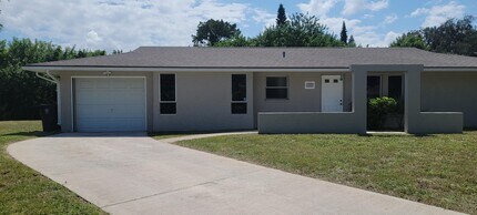 Building Photo - 1502 SE Hearne Ct
