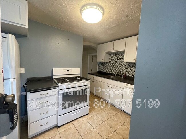 Building Photo - 194 N 100 E