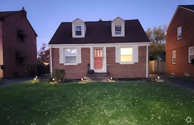Building Photo - 5423 Beechwood Ave