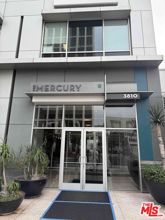 Foto principal - 3810 Wilshire Blvd