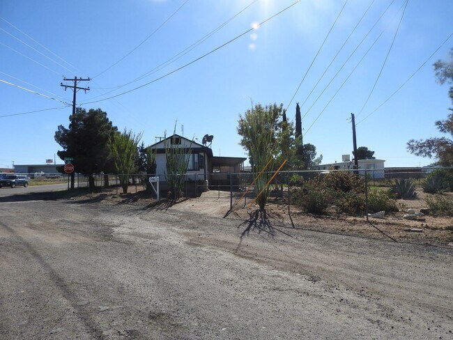 Foto del edificio - Corner Lot