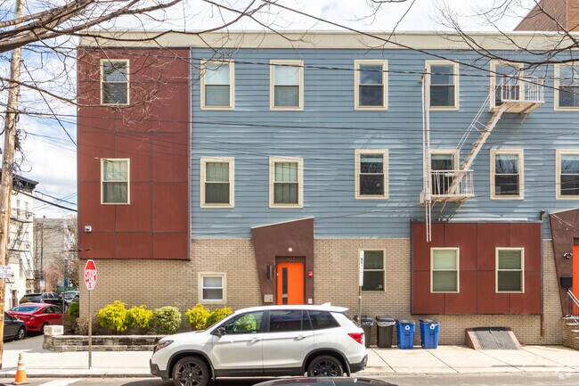 Building Photo - 102 Colgate St