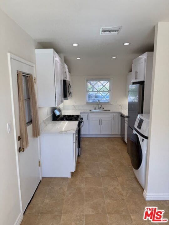 Building Photo - 17400 Cantlay St