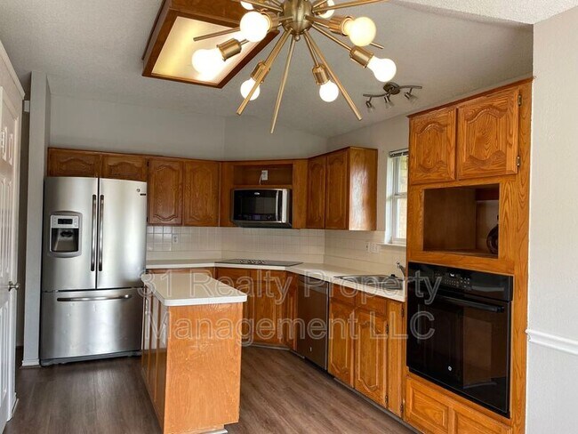 Foto del edificio - 1304 Rosewood Ln