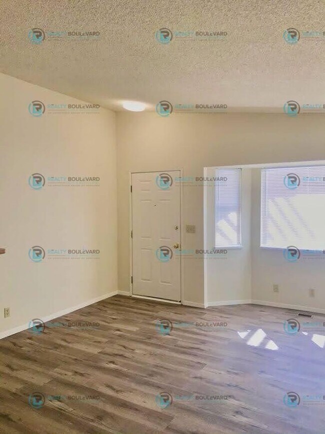 Foto del edificio - 1/2 Month Free!! 3BR/2BA Single-Story with...