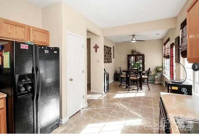 Building Photo - 7718 Abigail Glen Dr