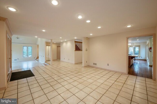 Building Photo - 192 Bouvant Dr