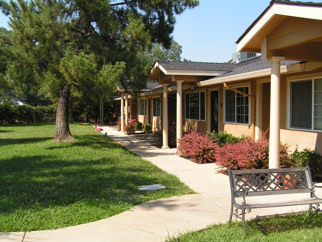 Building Photo - 2586 Wilson Ave