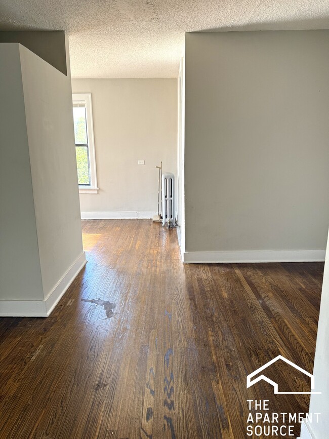 Building Photo - 6959 S Paxton Ave