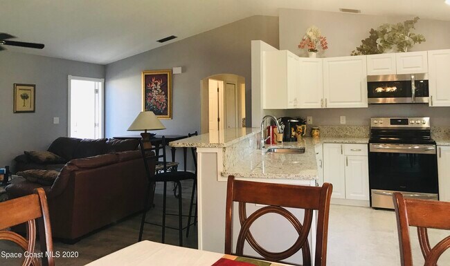 Foto del edificio - 6434 Bamboo Ave